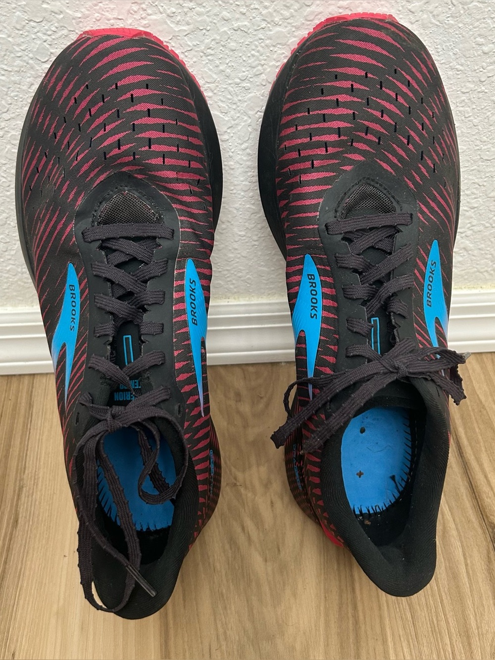 Brooks Hyperion Tempo Mens Running Shoes Black Pink Athletic Sneaker Size 10